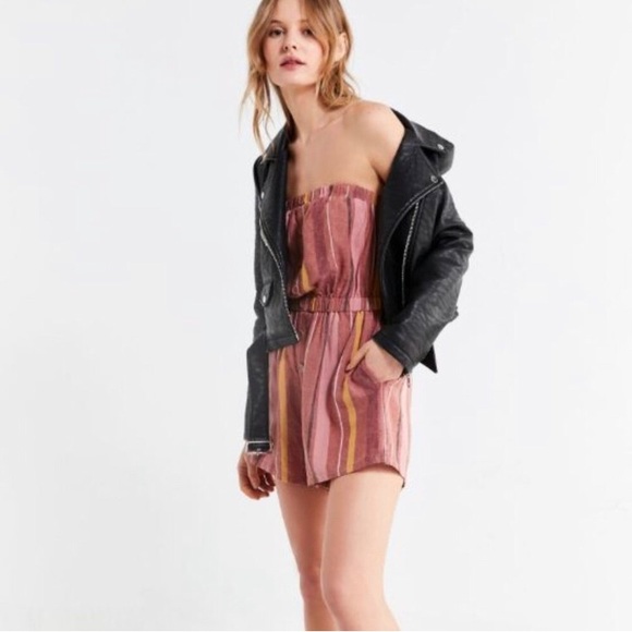 NWT Urban Outfitters strapless shorts romper. - Picture 3 of 9